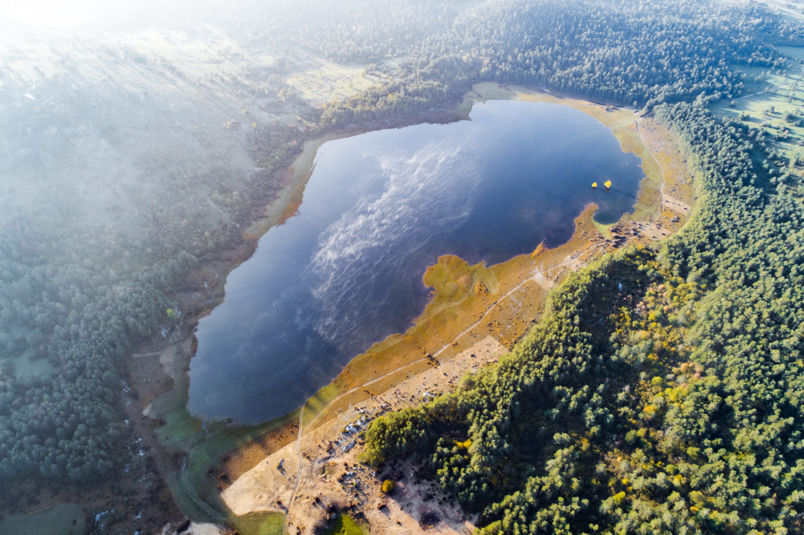 Pogled na jezero iz zraka